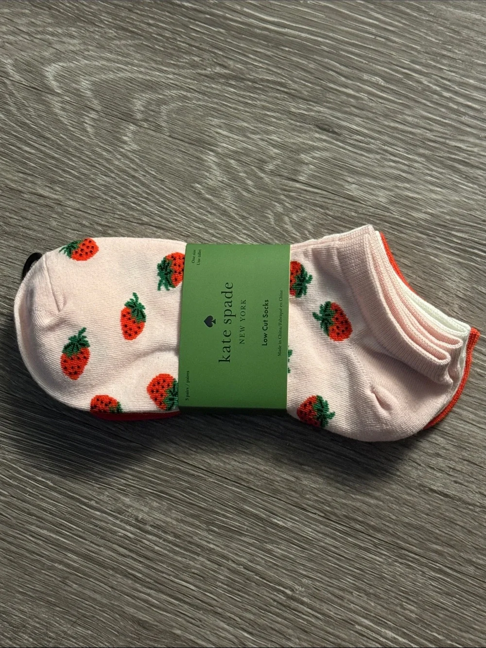 NWT. Kate Spade Low-Cut Ankle Socks.3 pack.One size. 1strawberry, 1 white, 1 red